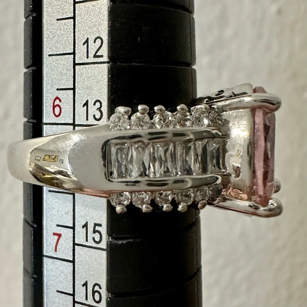 Stunning! 925 Silver Pink Oval Cut Sapphire Ring